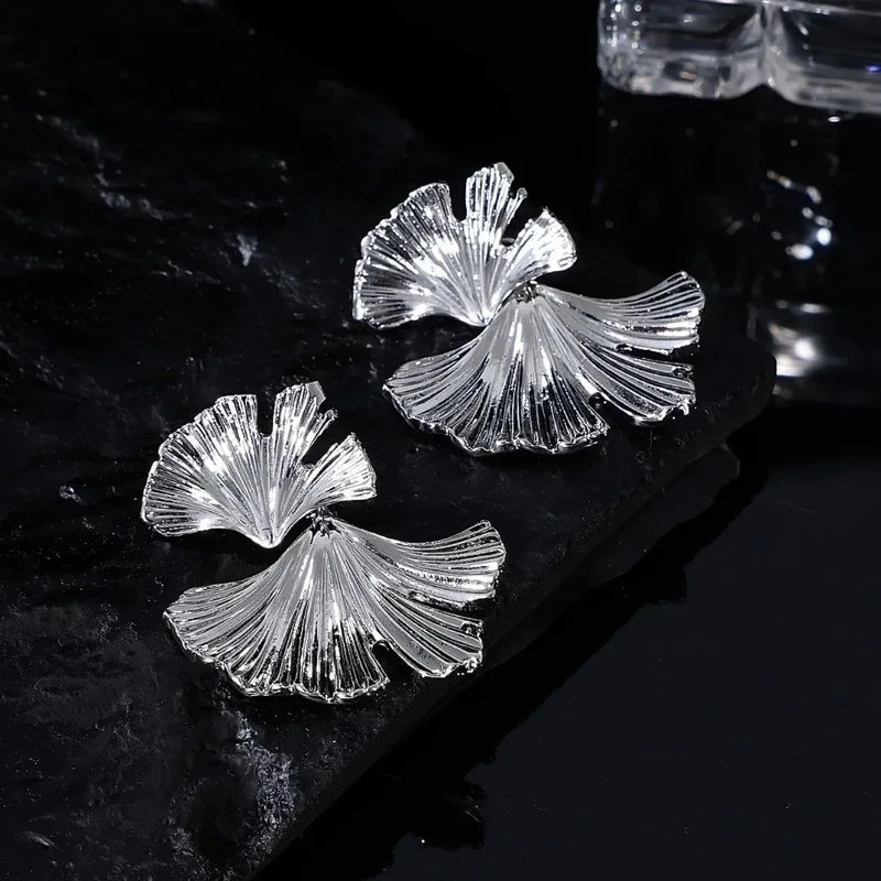 Simple Silver Color Metal Big Plant Ginkgo Leaf Earrings for Women Fashion Statement Stud Earring Jewelry Gift Pendiente